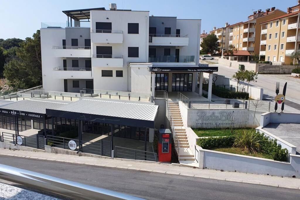 Apartment Alexandra Premantura Exterior photo